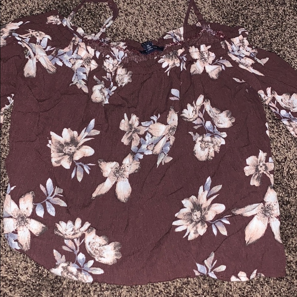🏷 5/$25 Crop mid sleeve top